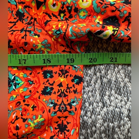 KUT From the Kloth Kaleidoscope Print High-Low Top - Small - Picture 6 of 10